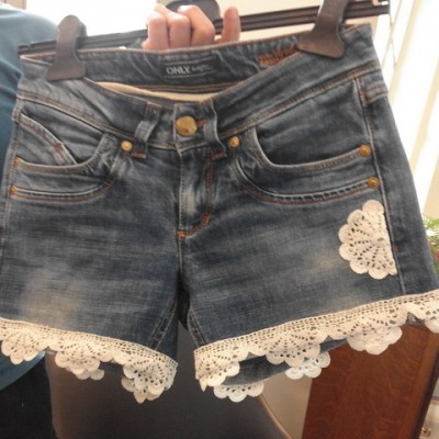 Open Plaats - short naaien van oude jeans en kant